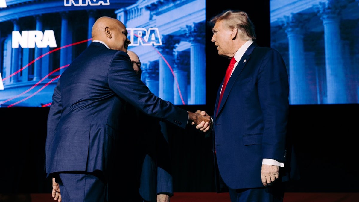 Trump with NRA leaders 