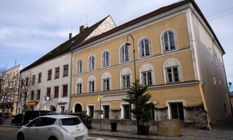 4 arrested for alleged Nazi tribute outside Hitler's birthplace in Austria