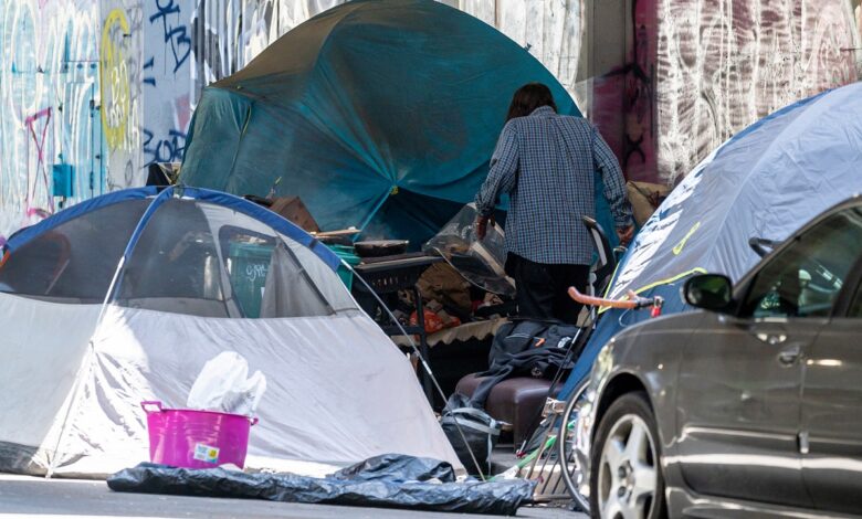 Oakland locals blame homeless encampment for city removing traffic lights to stop copper thieves