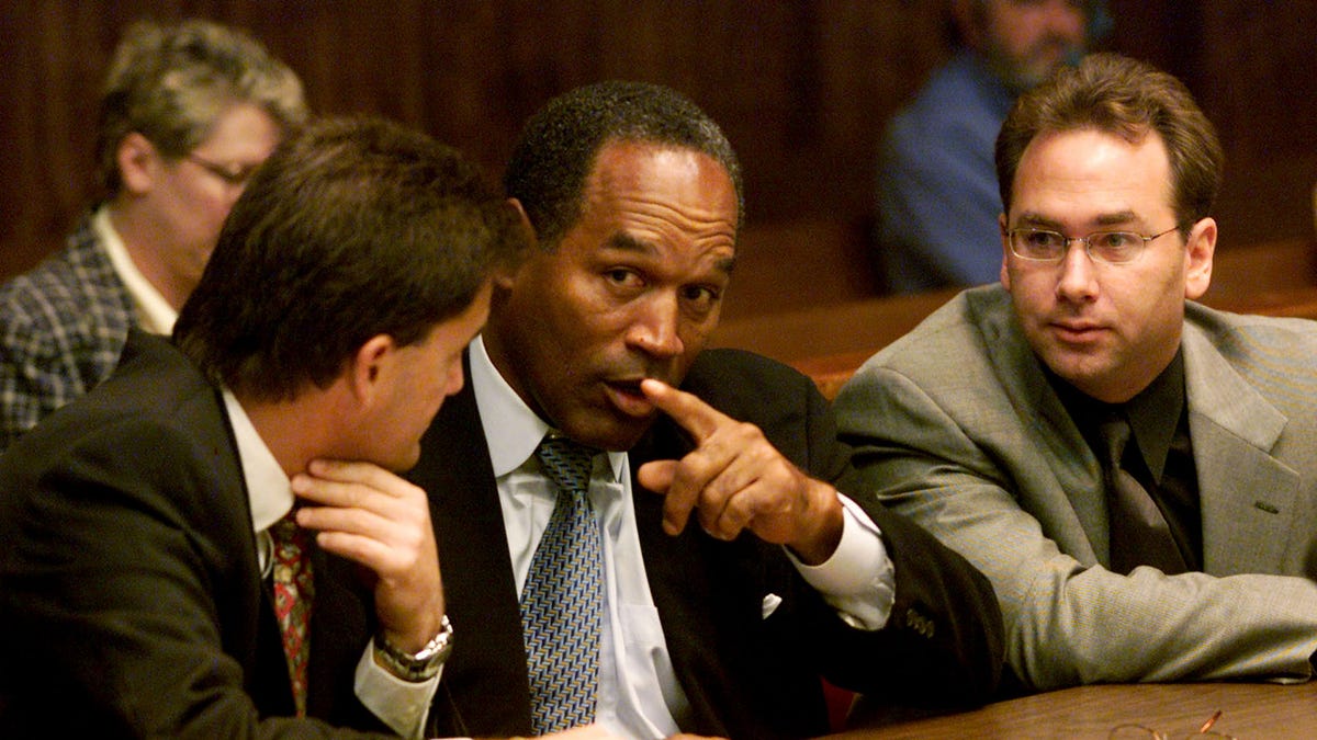 OJ SIMPSON POINTS TO POOL CAMERAS WITH HIS ATTORNEYS.