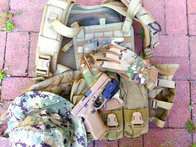 Glock 19X on plate carrier.