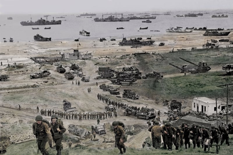 American troops moving inland from Omaha Beach