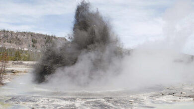 Yellowstone’s Biscuit Basin Explodes Sending Tourists Running