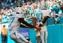 Dolphins' Tyreek Hill pokes fun at police detention in touchdown celebration