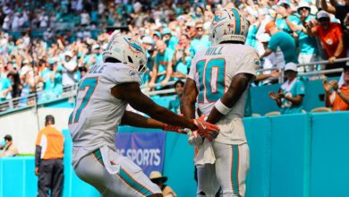 Dolphins' Tyreek Hill pokes fun at police detention in touchdown celebration