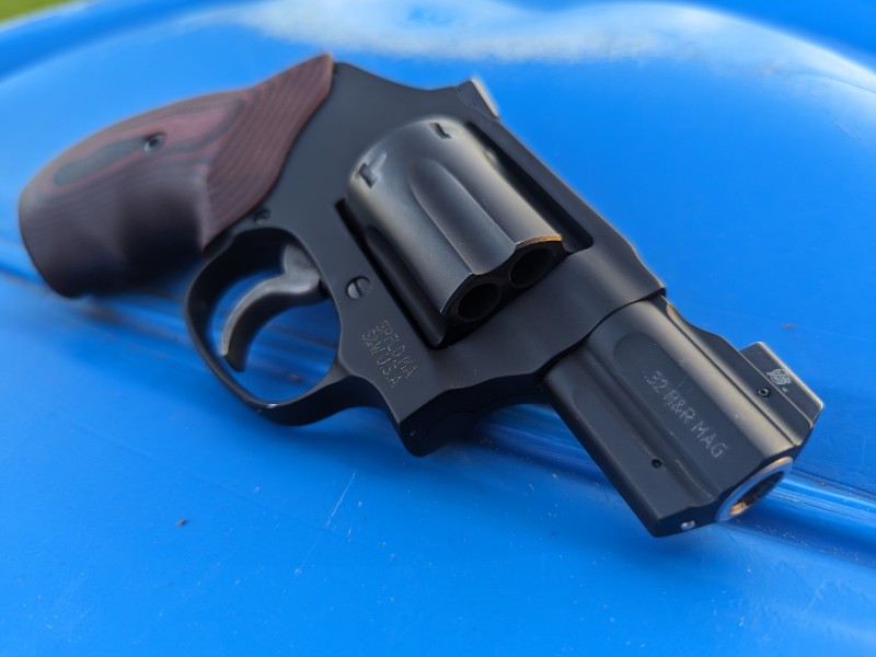 S&W 432 front