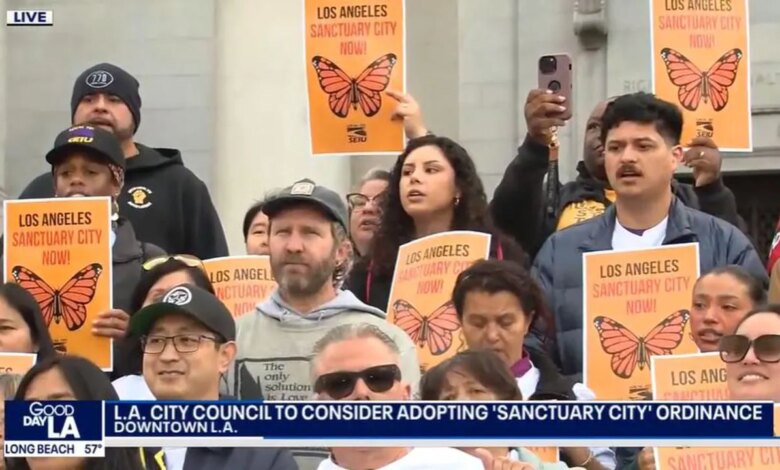 Los Angeles passes sanctuary city ordinance in wake of Trump election victory