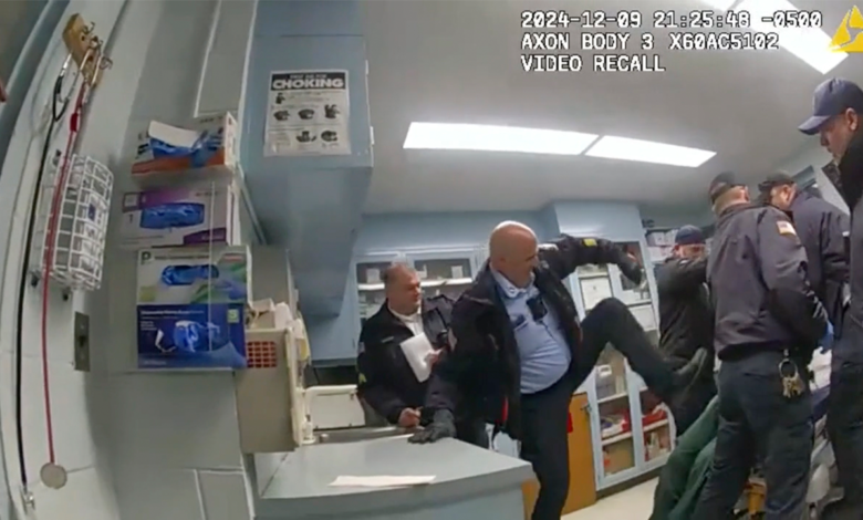 NY correctional officers repeatedly struck handcuffed inmate, picked him up by his neck before he died: video NY correctional officers repeatedly struck handcuffed inmate, picked him up by his neck before he died: video