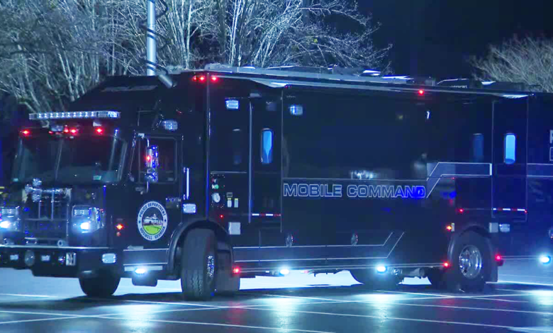 Georgia police officer shot, killed while responding to shopping center Georgia police officer shot, killed while responding to shopping center