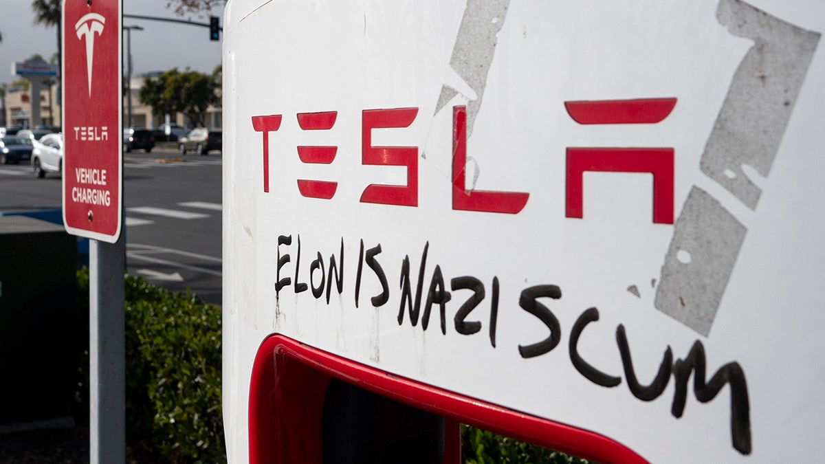 tesla-vandalism