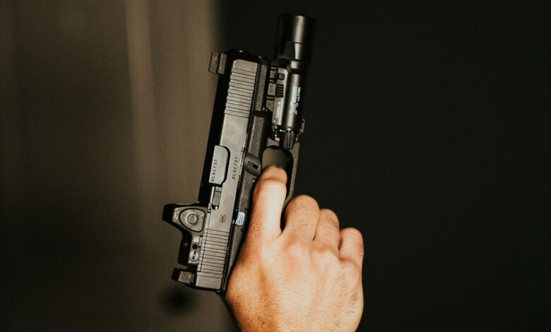 Homeowner Fires Warning Shot at Car Burglary Suspects, Prompting Return Gunfire Homeowner Fires Warning Shot at Car Burglary Suspects, Prompting Return Gunfire