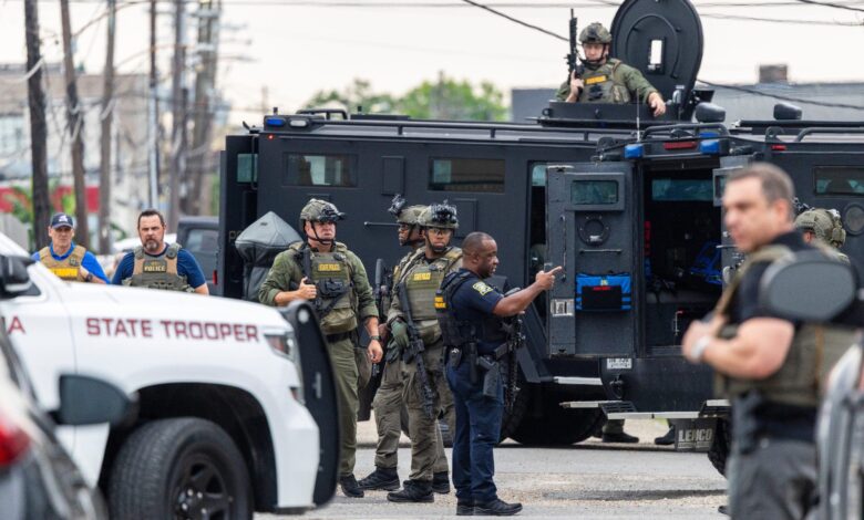 Man escapes Louisiana jail for 2nd time as separate manhunt for New Orleans inmates continues Man escapes Louisiana jail for 2nd time as separate manhunt for New Orleans inmates continues