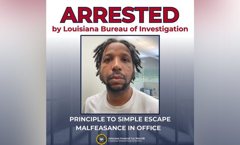 Louisiana jail worker arrested for allegedly helping 10 inmates escape Orleans Parish facility Louisiana jail worker arrested for allegedly helping 10 inmates escape Orleans Parish facility
