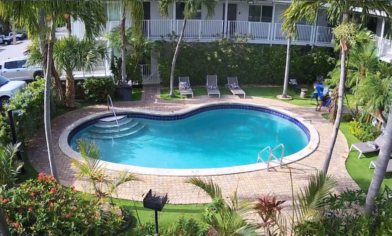 Surveillance video captures moment heroic stranger saves 6-year-old Florida boy sinking to bottom of pool Surveillance video captures moment heroic stranger saves 6-year-old Florida boy sinking to bottom of pool