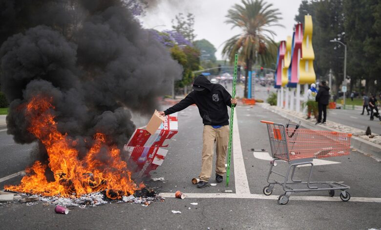 Anti-ICE rioters may face domestic terrorism federal charges as Trump admin sends stern message: ret FBI agent Anti-ICE rioters may face domestic terrorism federal charges as Trump admin sends stern message: ret FBI agent