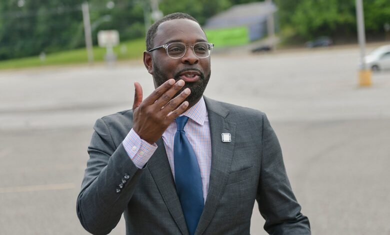 Blue city mayor nearly kidnapped before claiming city is getting safer: police Blue city mayor nearly kidnapped before claiming city is getting safer: police