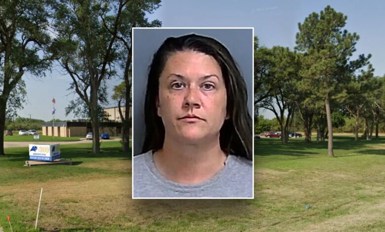 Kansas substitute teacher, 39, had sex with 2 students during boozy mid-week encounters, prosecutors say Kansas substitute teacher, 39, had sex with 2 students during boozy mid-week encounters, prosecutors say
