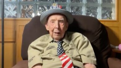 Viral 102-year-old WWII veteran has message about America: ‘How lucky we all are’