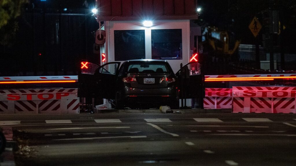 Car rams into White House barricade, suspect arrested: officials Car rams into White House barricade, suspect arrested: officials