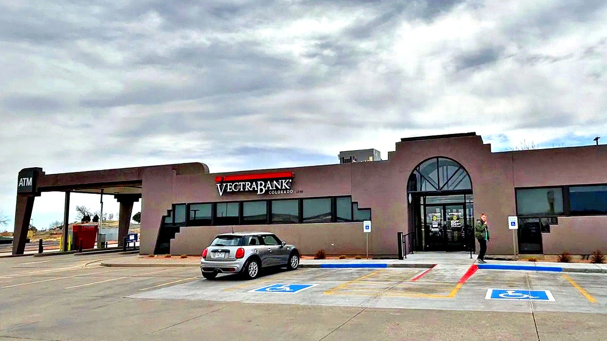 Vectra Bank robbed in Pueblo, Colorado
