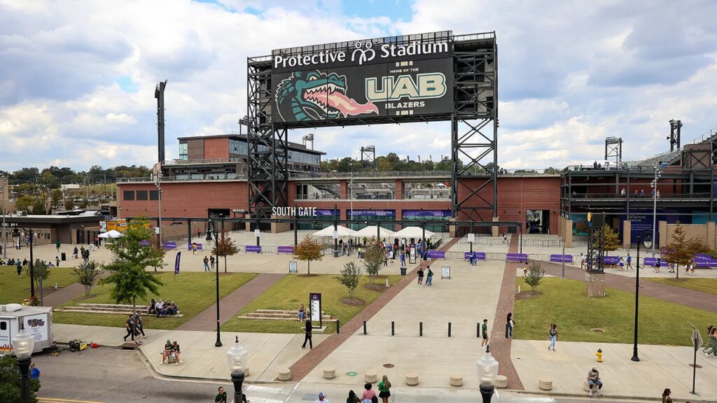 UAB football player allegedly stabs two teammates hours before scheduled game against South Florida UAB football player allegedly stabs two teammates hours before scheduled game against South Florida