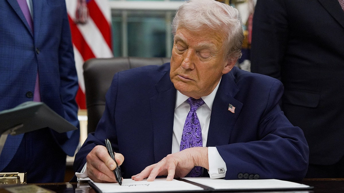 President Trump signs an executive order on AI