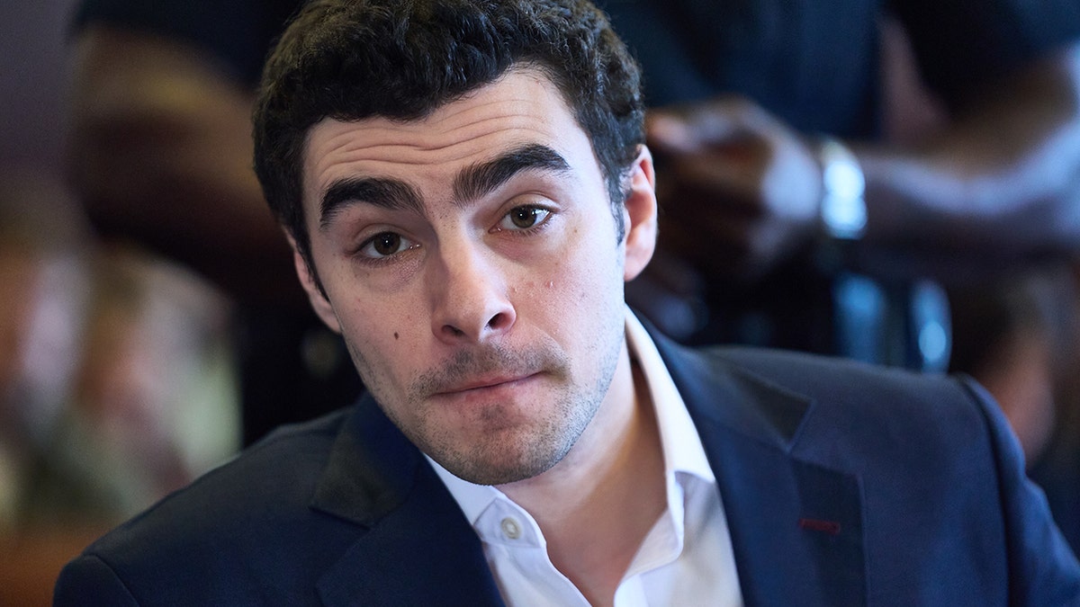 Luigi Mangione makes facial expression in court