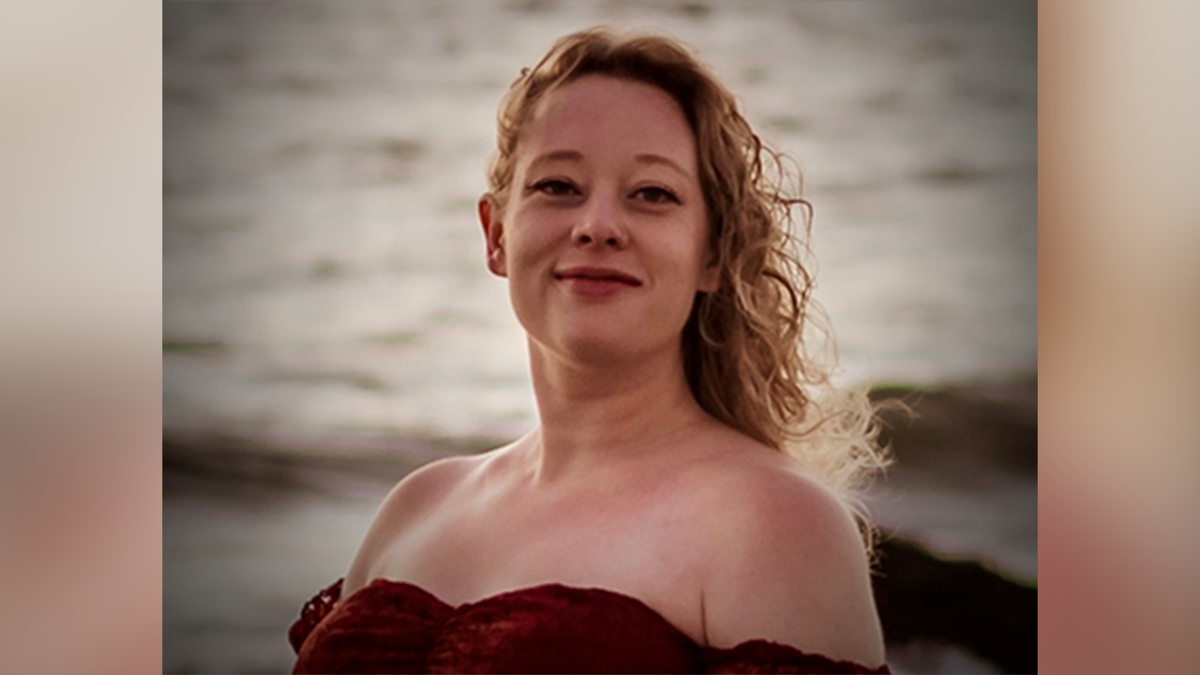 Portrait of Renee Nicole Good