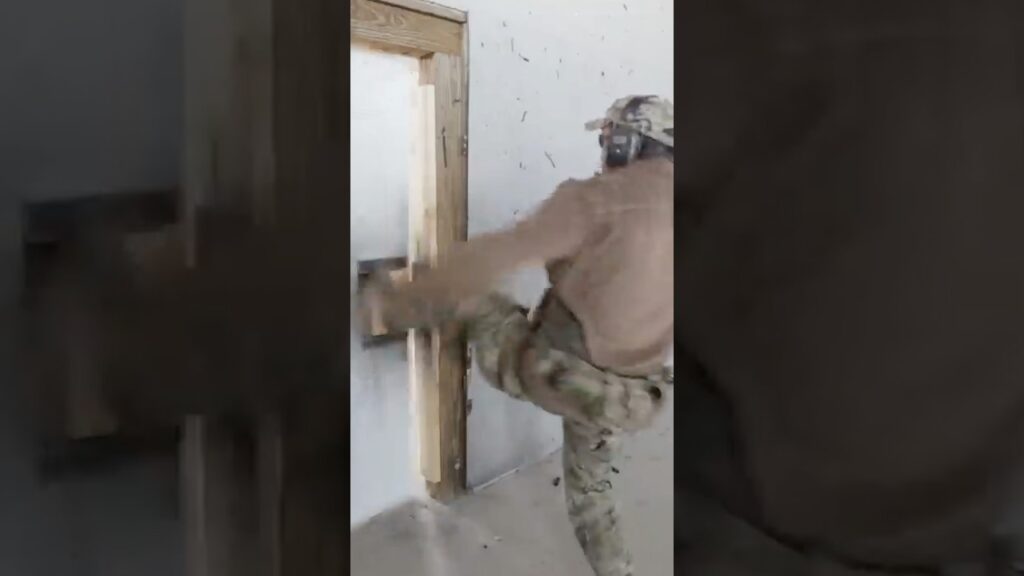 How To Kick In A Door #tips #military #throwback #specialforces
