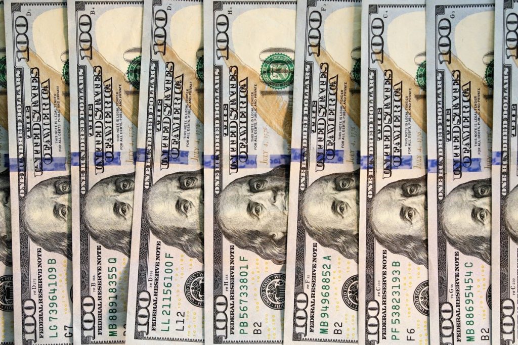 $1,000 in $100 bills
